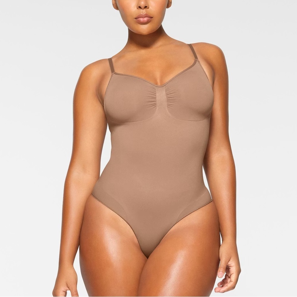 🌻NEW NWOT SKIMS Seamless Sculpt Brief Bodysuit Shapewear Size XS in Sienna